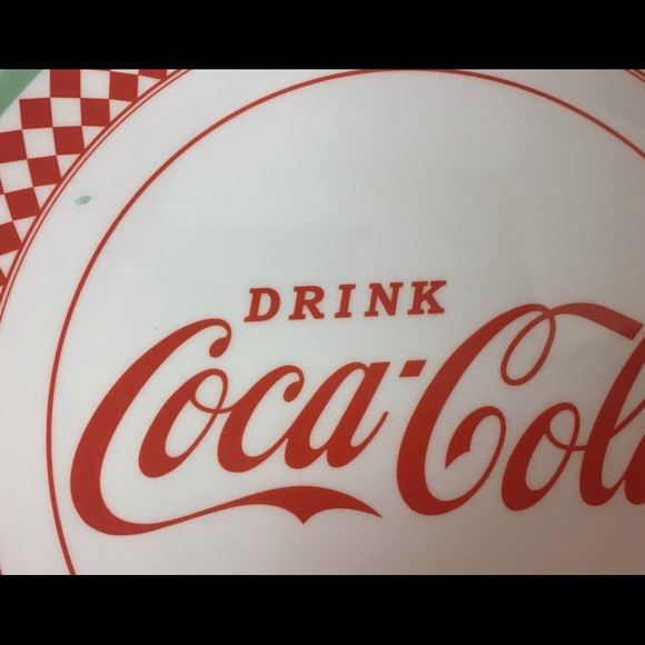 Set of (4) Coca-Cola Melamine Dinner Plates - Picture 7 of 7